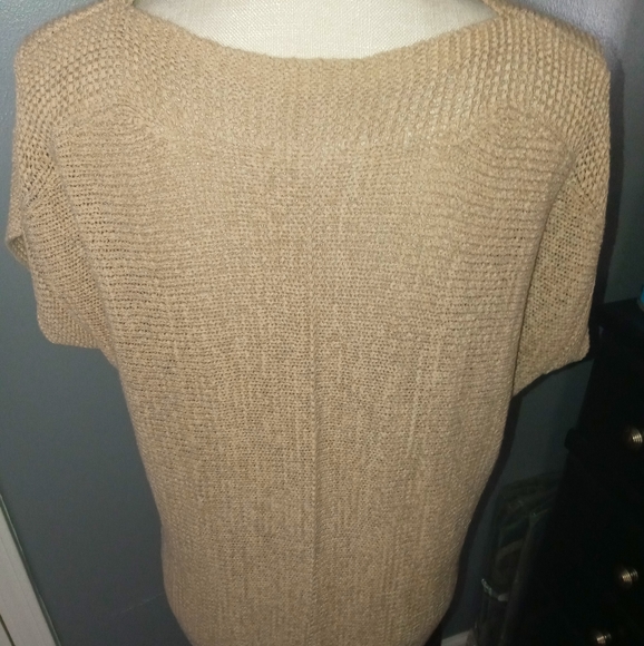 Woman's Top - Picture 5 of 6